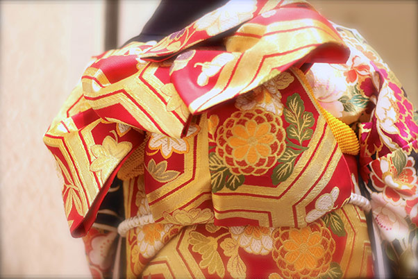 振袖の華やかな袋帯をご紹介！飾り・金・銀帯の結び方オンパレード 